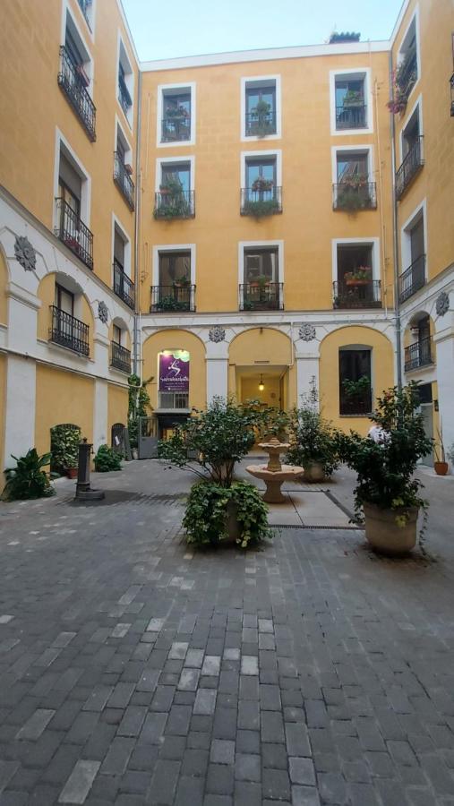 Hostal Andrea Sol Мадрид Екстериор снимка