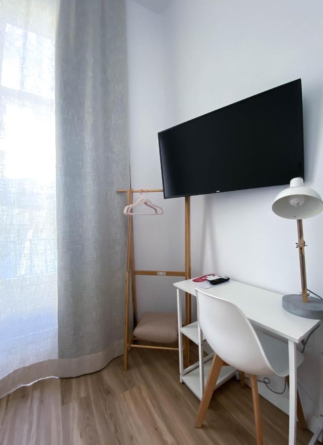 Hostal Andrea Sol Мадрид Екстериор снимка