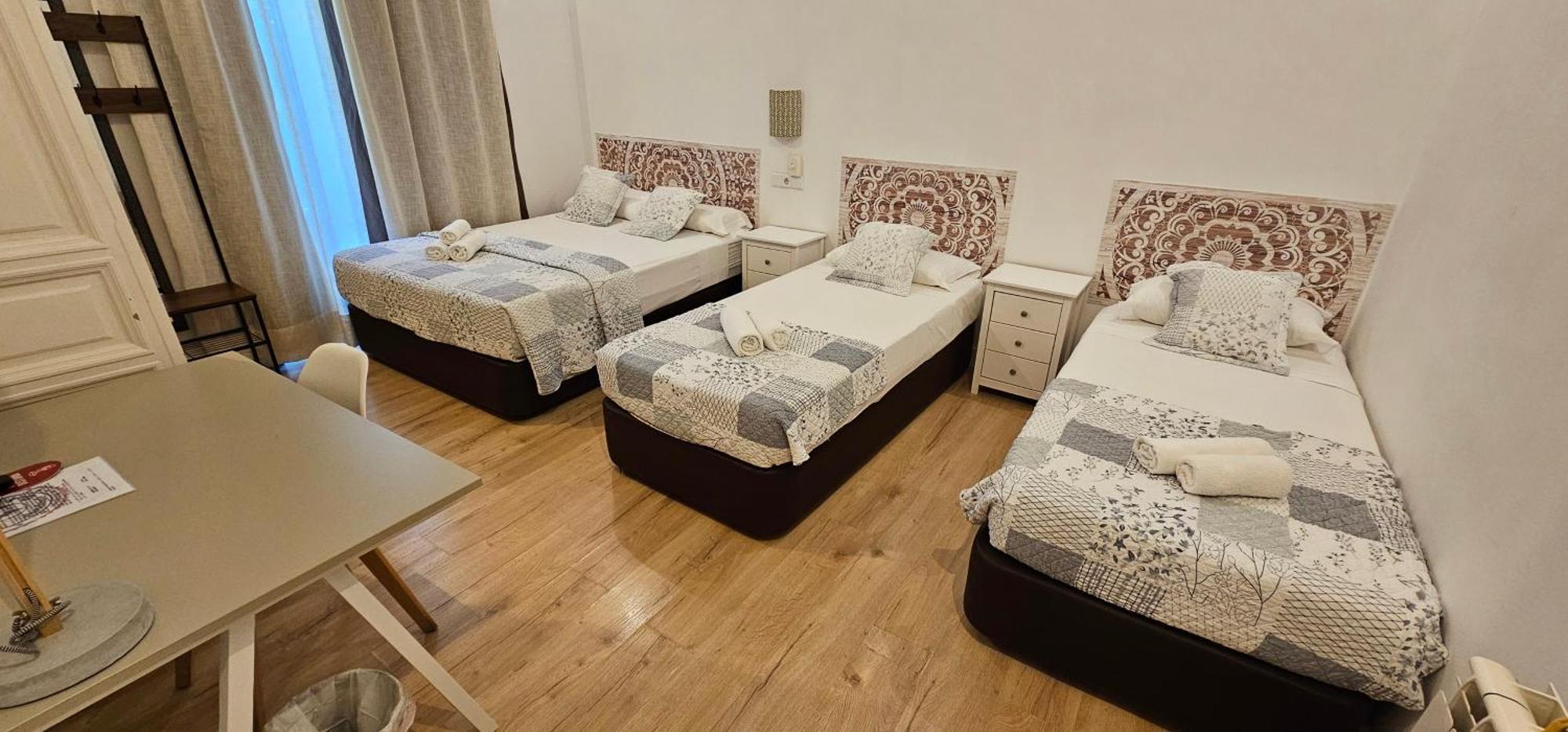 Hostal Andrea Sol Мадрид Екстериор снимка