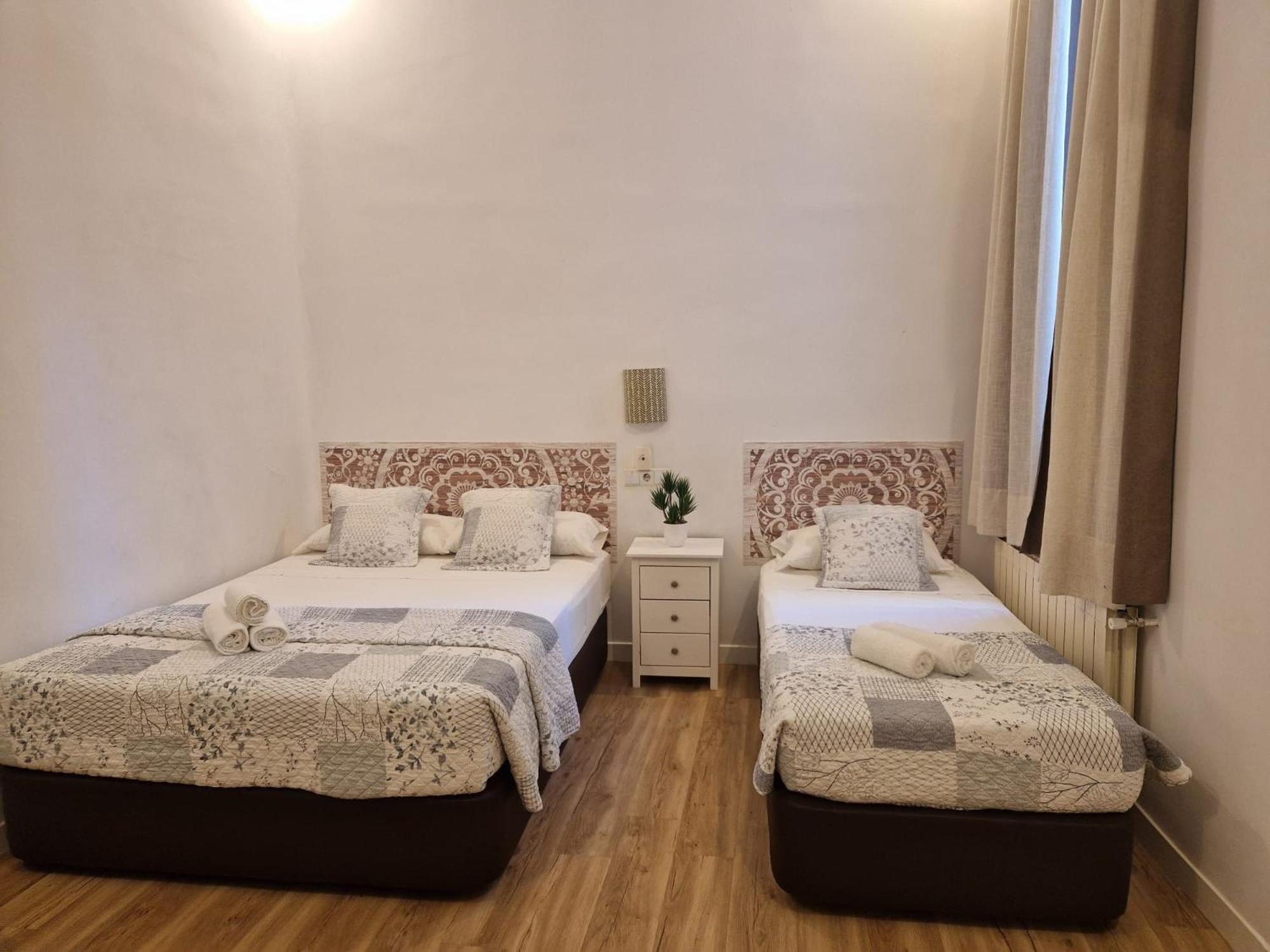 Hostal Andrea Sol Мадрид Екстериор снимка