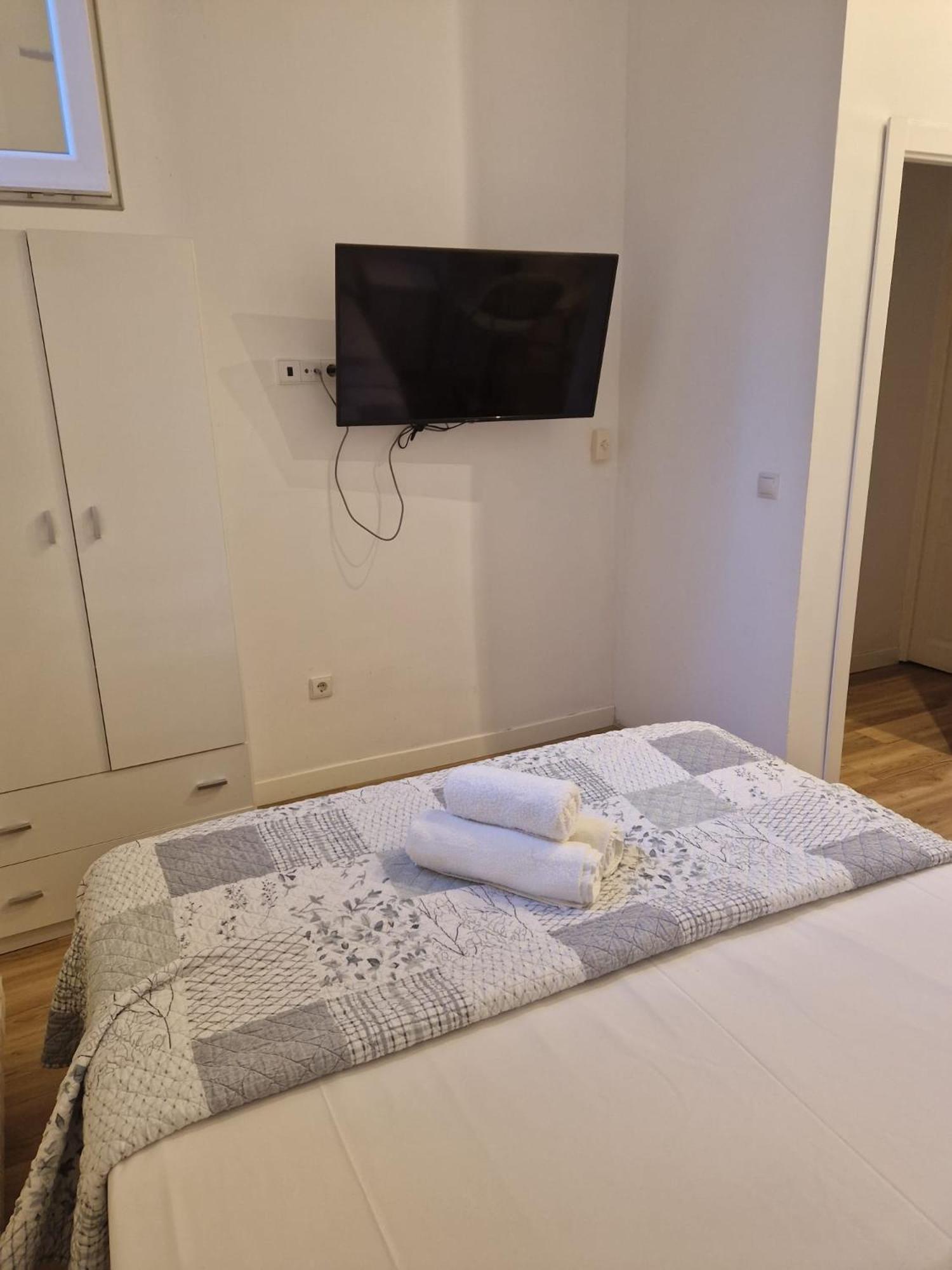 Hostal Andrea Sol Мадрид Екстериор снимка