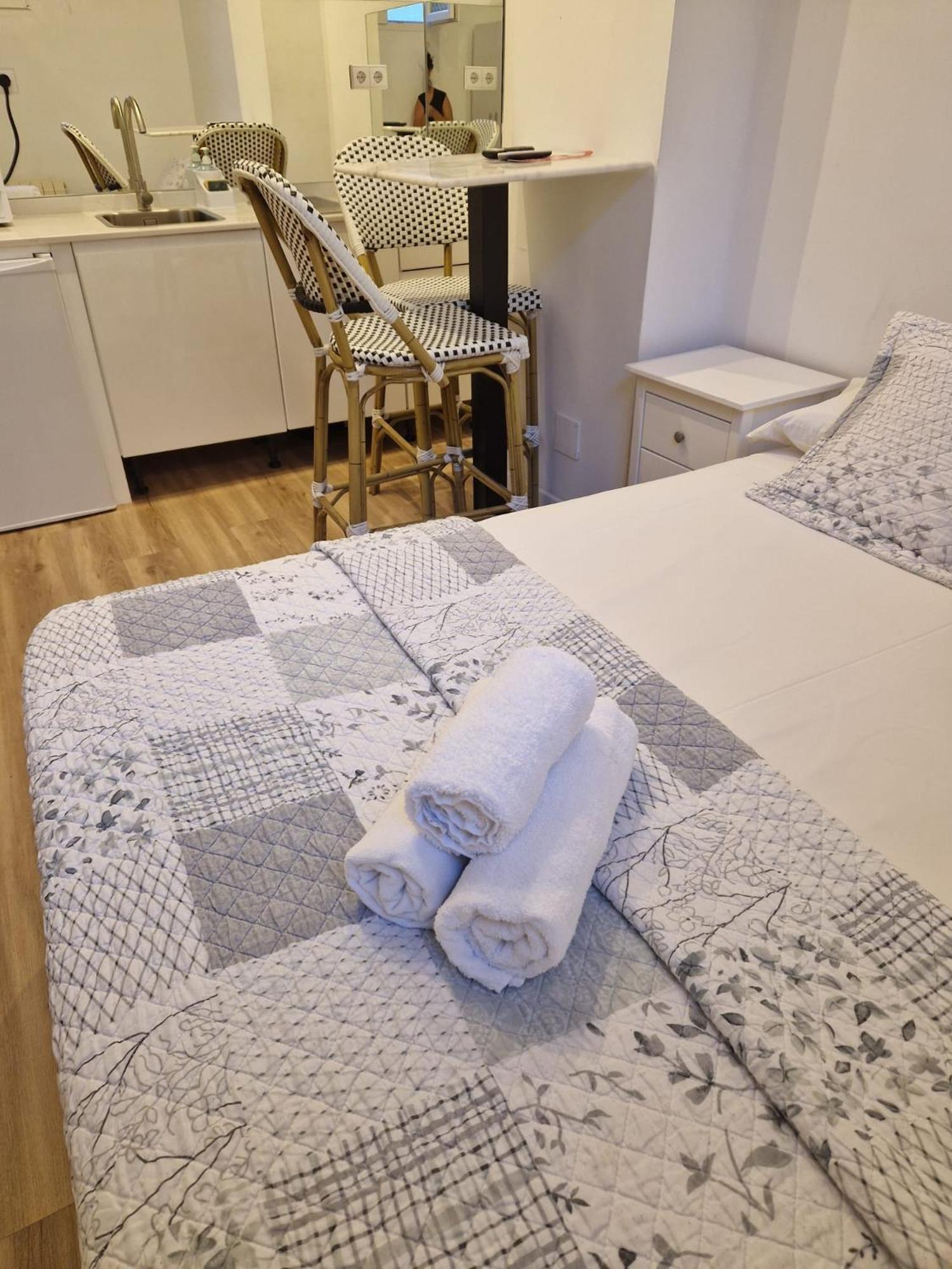 Hostal Andrea Sol Мадрид Екстериор снимка