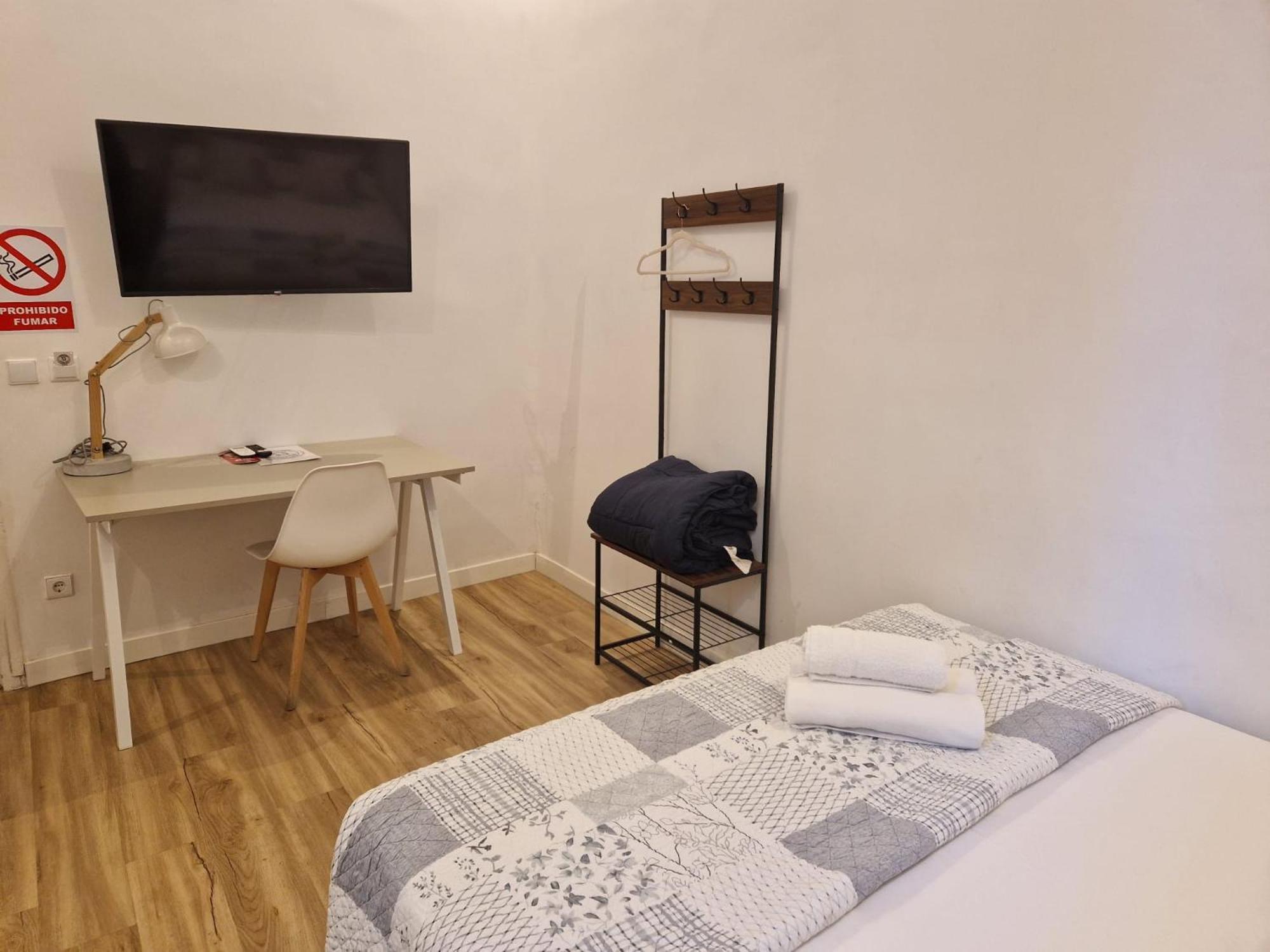 Hostal Andrea Sol Мадрид Екстериор снимка