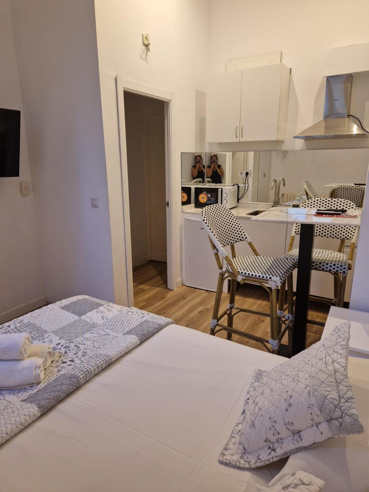 Hostal Andrea Sol Мадрид Екстериор снимка